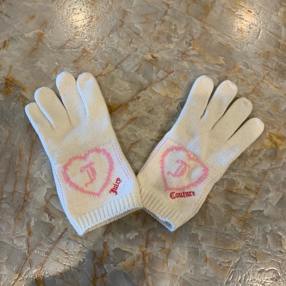 Juicy Couture white knit gloves
